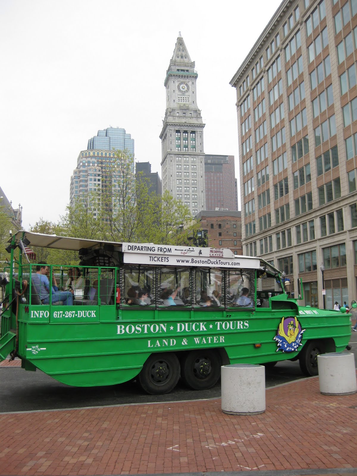 Boston duck tours is a privately owned company that operates historical tours of the city of boston using replica world war ii amphibious dukw vehicles. Aquarium News And Updates